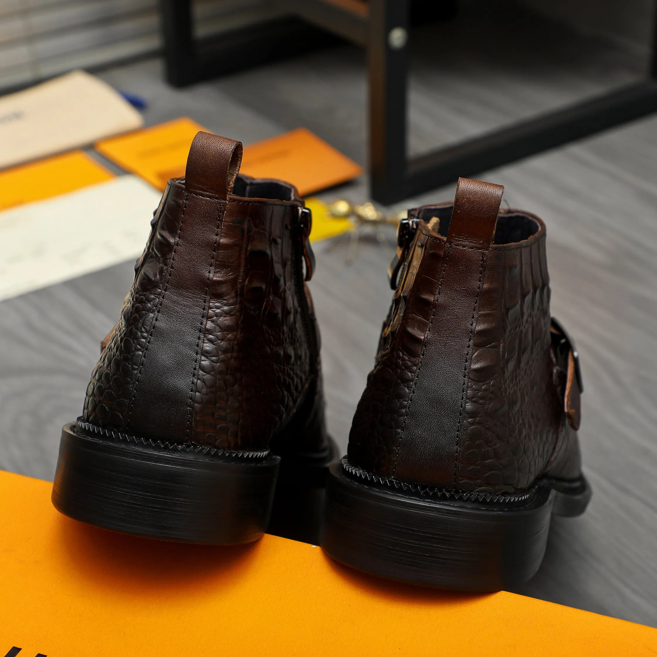 Men's shoes 💰p620 Product trademark: LV "Louis Vuitton" high-top business leather shoes Regular size: 37-46 (37.46 is custom-made and non-returnable) Product materials: Selected color-brushed crocodile pattern cowhide upper, pigskin lining, rubber outsole
